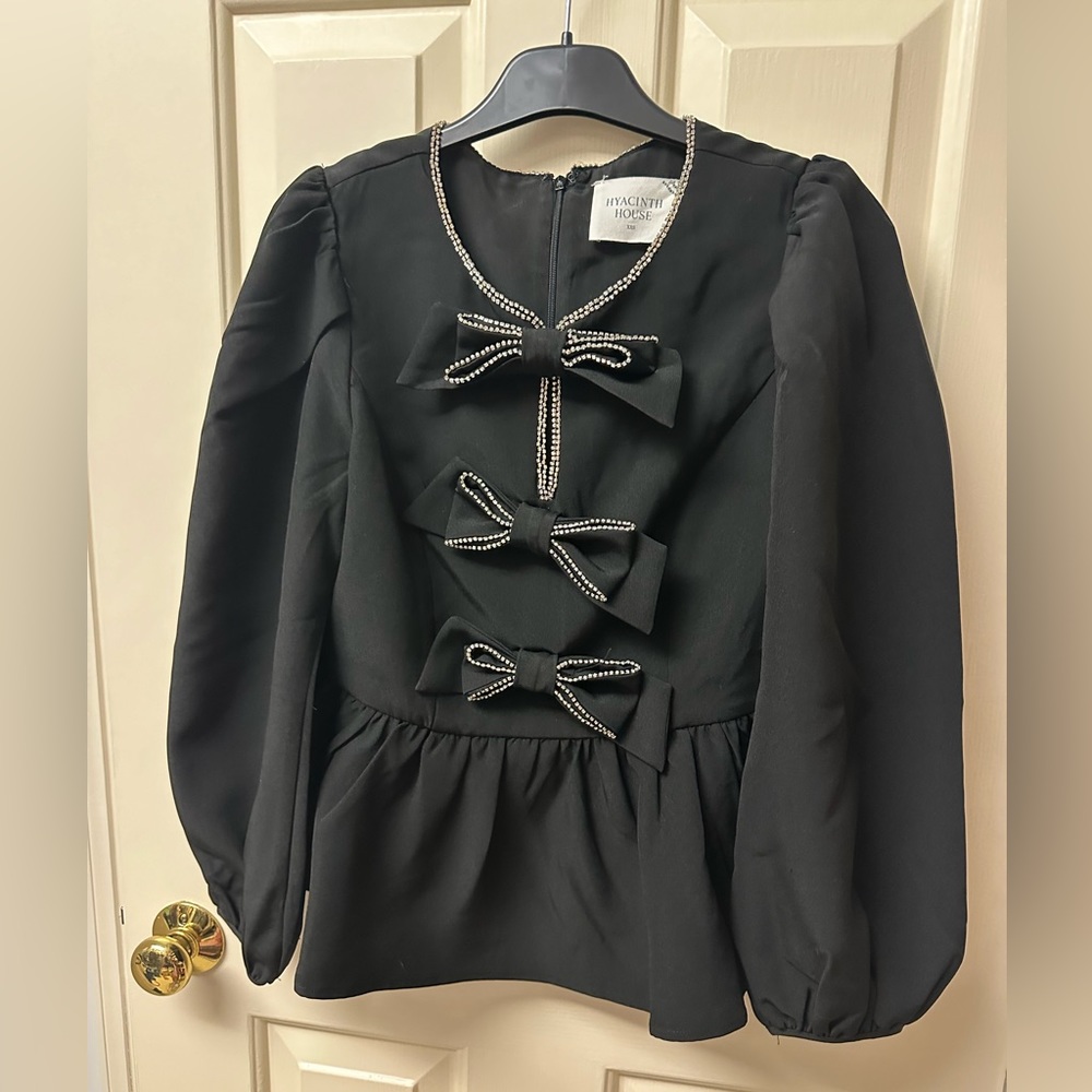 Tuckernuck HYACINTH HOUSE

Embellished Bow Blair Blouse
